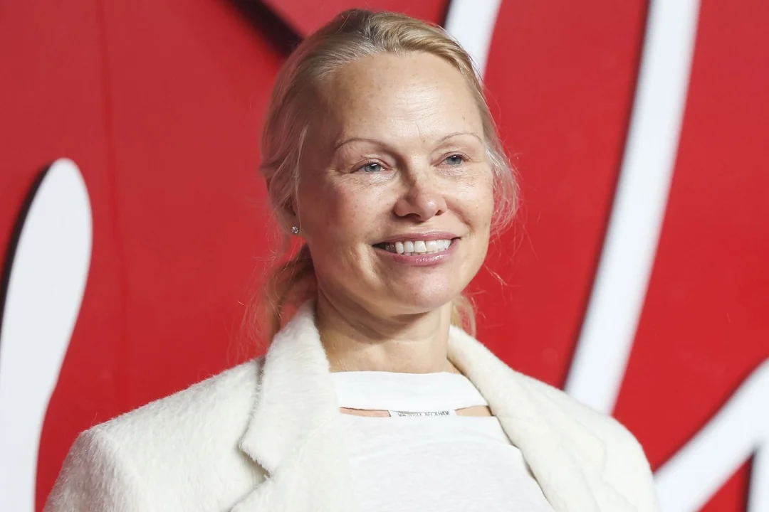 Pamela Anderson makeup