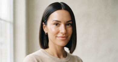 18 Chic French Girl Hairstyles Effortless Undone Waves Classic Parisian Charm