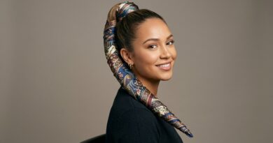16 Hairstyles with Bandana Accessories Tied Knotted Wrapped Retro Effortless Chic
