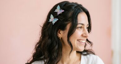 21 Trendy 90s Hairstyles Making Huge Comeback Butterfly Clips Crimped Now