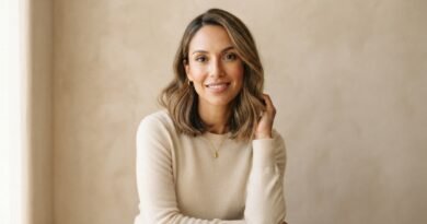 What Makes a Lob Haircut Flattering for Oval Face Shapes
