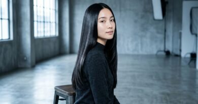 27 Polished Long Haircut Layers Emphasizing Healthy Reflective Hair Shine